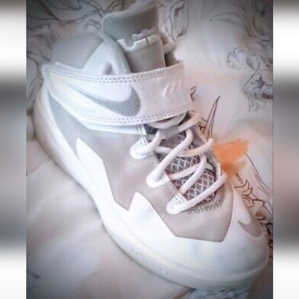 Lebron James Nike Shoes Youth Size 1
